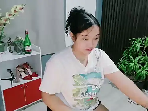 Snapshot of UrFavouriteCravings chatting on 17, 12, 2025 UrFavouriteCravings online show from 17, 12, 2025