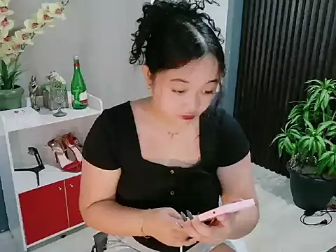 Snapshot of UrFavouriteCravings chatting on 21, 12, 2025 UrFavouriteCravings online show from 21, 12, 2025