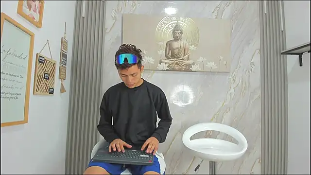 Snapshot of VERY_HOT_GUYS chatting on 10, 1, 2026 VERY HOT GUYS online show from 10, 1, 2026