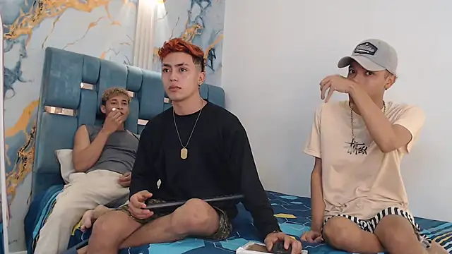 Snapshot of VERY_HOT_GUYS chatting on 4, 2, 2026 VERY HOT GUYS online show from 4, 2, 2026