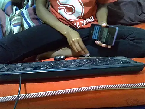 Snapshot of reneilwemat12 chatting on 1, 10, 2025 reneilwemat12 online show from 1, 10, 2025