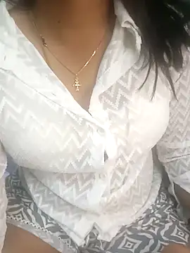 Snapshot of tamil_thaara03 chatting on 6, 1, 2026 tamil thaara03 online show from 6, 1, 2026