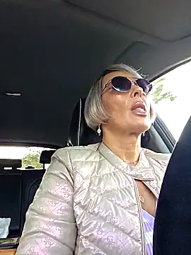 Snapshot of KirraWhite chatting on 21, 10, 2025 KirraWhite online show from 21, 10, 2025