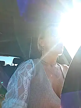 Snapshot of KirraWhite chatting on 31, 10, 2025 KirraWhite online show from 31, 10, 2025