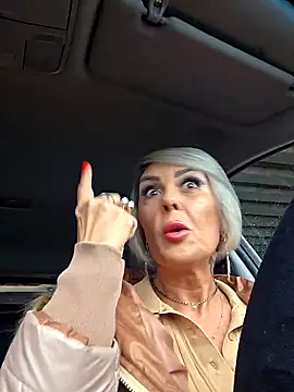 Snapshot of KirraWhite chatting on 8, 11, 2025 KirraWhite online show from 8, 11, 2025