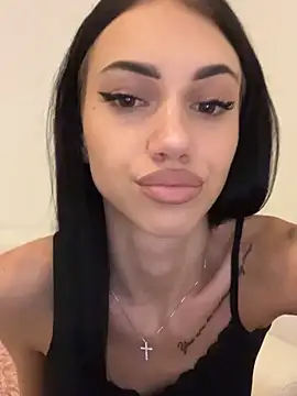 Snapshot of ilariea_girl chatting on 2, 11, 2025 ilariea girl online show from 2, 11, 2025