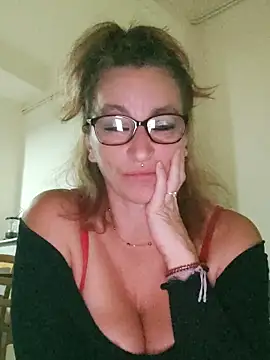 Fifi83Bell online show from 25, 11, 2025