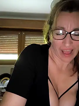 Snapshot of Fifi83Bell chatting on 7, 3, 2026 Fifi83Bell online show from 7, 3, 2026