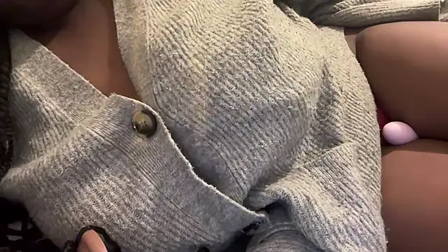 nanaisbackk online show from 11, 10, 2025