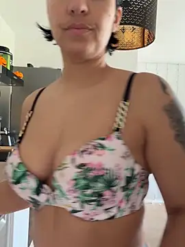 LaPetiteKim online show from 21, 10, 2025