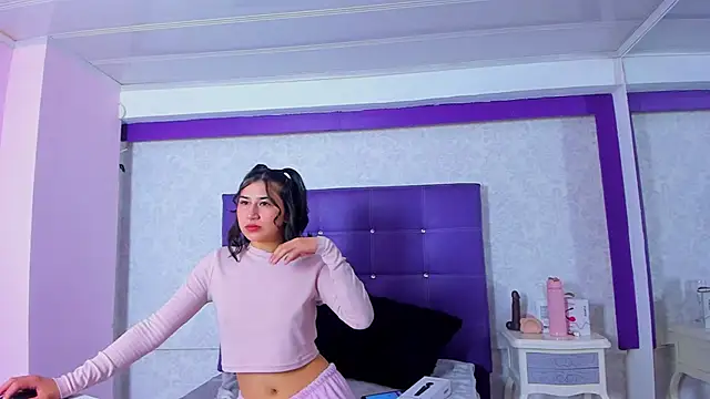 LeaMoreau22 online show from 16, 11, 2025