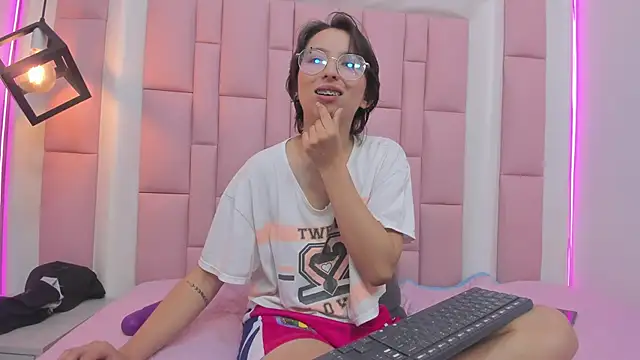 Snapshot of Klaret_Toy chatting on 2, 10, 2025 Klaret Toy online show from 2, 10, 2025