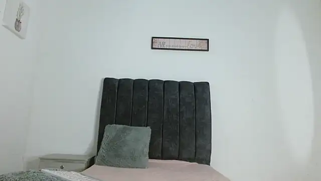 ManuelaDelgado online show from 26, 10, 2025