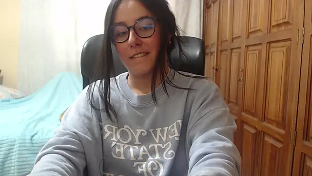 Snapshot of Venus_cat_ chatting on 7, 6, 2026 Venus cat online show from 7, 6, 2026