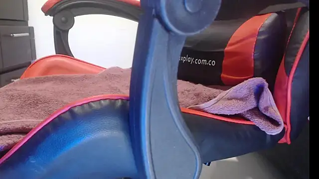 Snapshot of emily_sexxx chatting on 22, 11, 2025 emily sexxx online show from 22, 11, 2025