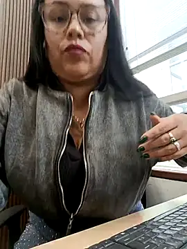 Snapshot of Italia_12 chatting on 13, 11, 2025 Italia 12 online show from 13, 11, 2025