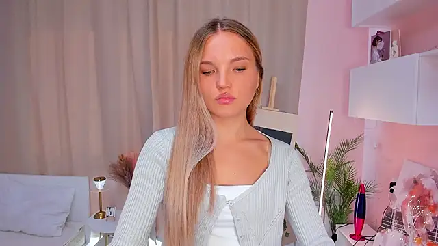 Snapshot of JulieLupo chatting on 2, 10, 2025 JulieLupo online show from 2, 10, 2025