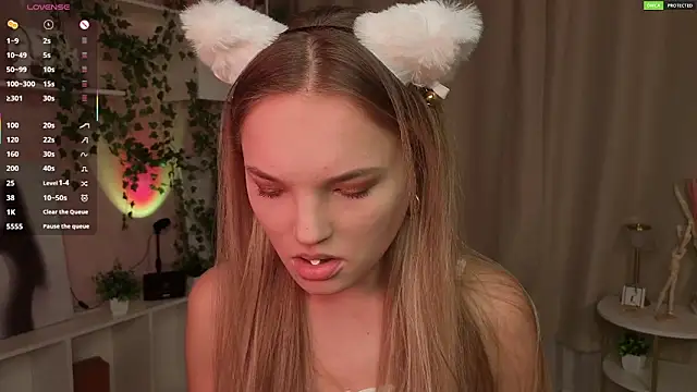 Snapshot of JulieLupo chatting on 21, 11, 2025 JulieLupo online show from 21, 11, 2025