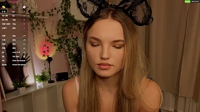 Snapshot of JulieLupo chatting on 30, 11, 2025 JulieLupo online show from 30, 11, 2025