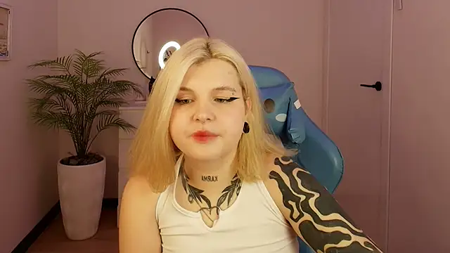 Shad0wPurr online show from 9, 10, 2025