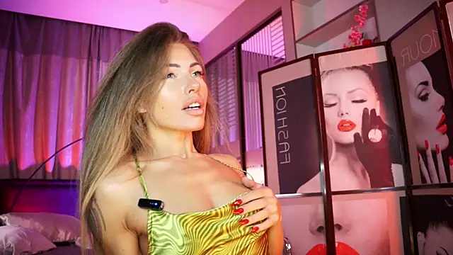 Snapshot of Nikki_Amour chatting on 7, 10, 2025 Nikki Amour online show from 7, 10, 2025