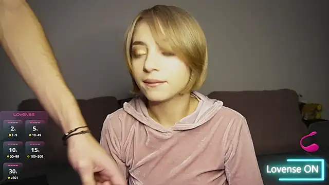 Dahliacruzz online show from 4, 11, 2025