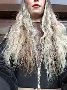 RollDolls online show from 2, 11, 2025