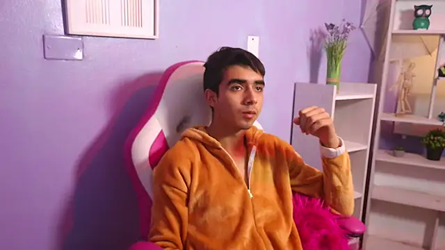 Hottie Guy online show from 24, 10, 2025