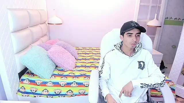 Hottie Guy online show from 25, 10, 2025