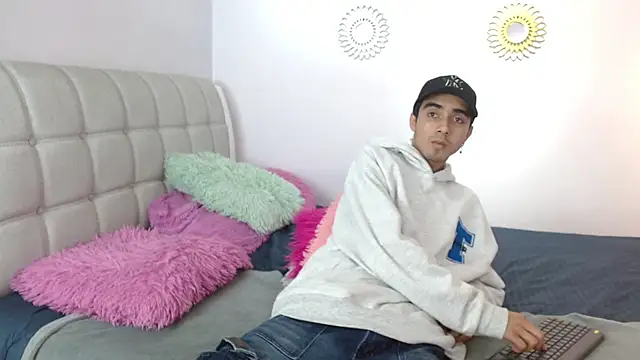 Hottie Guy online show from 18, 11, 2025