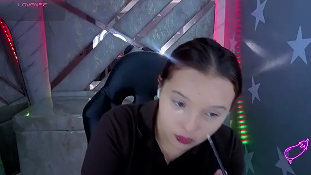 Snapshot of mia_foster_t chatting on 19, 7, 2026 mia foster t online show from 19, 7, 2026