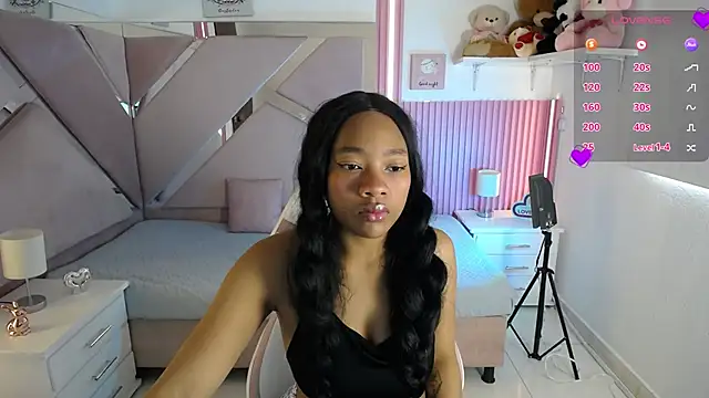Snapshot of Charlotte_ebony_ chatting on 9, 10, 2025 Charlotte ebony online show from 9, 10, 2025