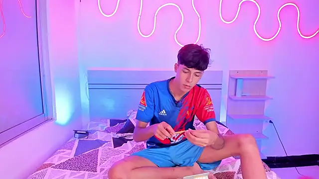 Snapshot of luccas_ferreira chatting on 21, 10, 2025 luccas ferreira online show from 21, 10, 2025