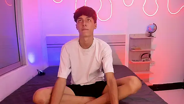 Snapshot of luccas_ferreira chatting on 2, 11, 2025 luccas ferreira online show from 2, 11, 2025