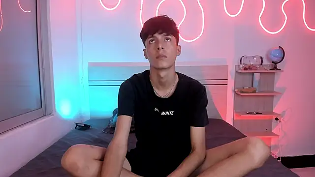 Snapshot of luccas_ferreira chatting on 11, 11, 2025 luccas ferreira online show from 11, 11, 2025