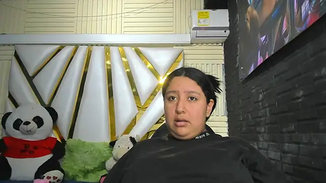 Snapshot of DulcineaSaenz chatting on 15, 10, 2025 DulcineaSaenz online show from 15, 10, 2025