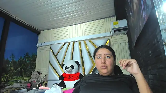 Snapshot of DulcineaSaenz chatting on 16, 10, 2025 DulcineaSaenz online show from 16, 10, 2025