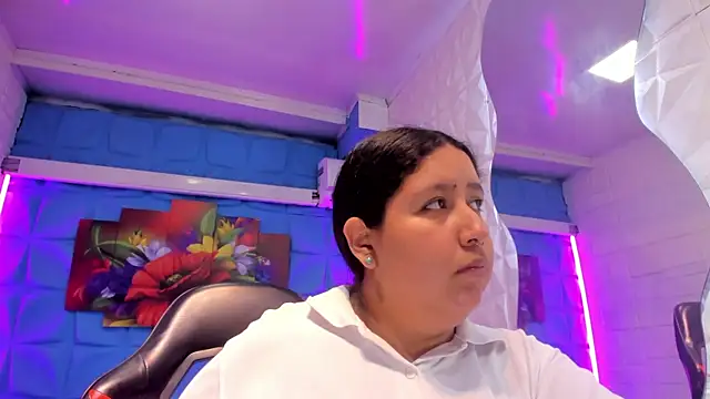 Snapshot of DulcineaSaenz chatting on 18, 10, 2025 DulcineaSaenz online show from 18, 10, 2025