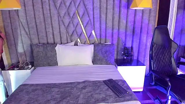 Clohe Bell online show from 17, 12, 2025