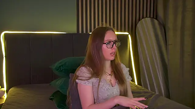 Snapshot of KathyStewart chatting on 8, 11, 2025 KathyStewart online show from 8, 11, 2025