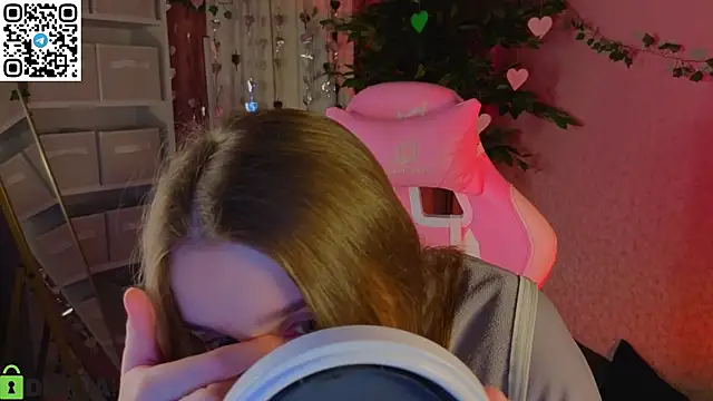 L1na Reeds online show from 9, 2, 2026