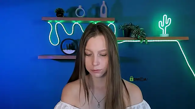 esme moore  online show from 9, 10, 2025