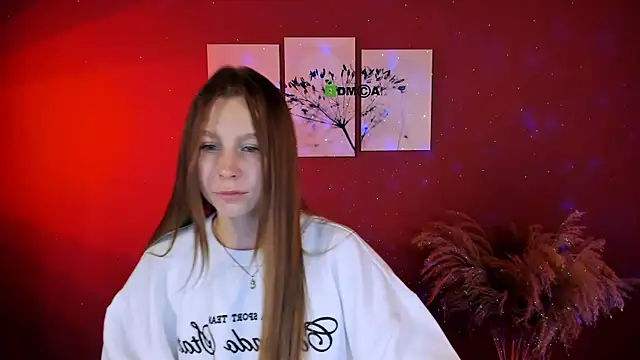 esme moore  online show from 10, 10, 2025