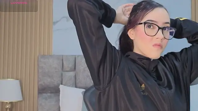 Snapshot of angel__kiss chatting on 1, 2, 2026 angel kiss online show from 1, 2, 2026