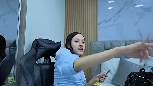 Snapshot of angel__kiss chatting on 6, 2, 2026 angel kiss online show from 6, 2, 2026