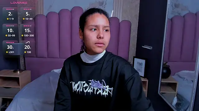 Snapshot of AriaVega chatting on 17, 12, 2025 AriaVega online show from 17, 12, 2025