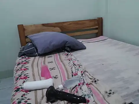 TeaseNPlease 13 online show from 13, 11, 2025