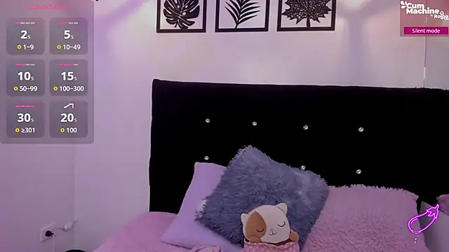 Haiily Baeker online show from 8, 11, 2025