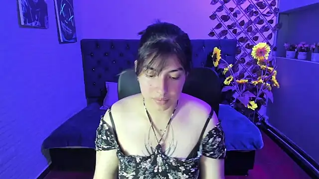 Snapshot of Violetta_Swett_ chatting on 4, 12, 2025 Violetta Swett online show from 4, 12, 2025