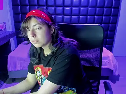 Snapshot of Violetta_Swett_ chatting on 15, 12, 2025 Violetta Swett online show from 15, 12, 2025